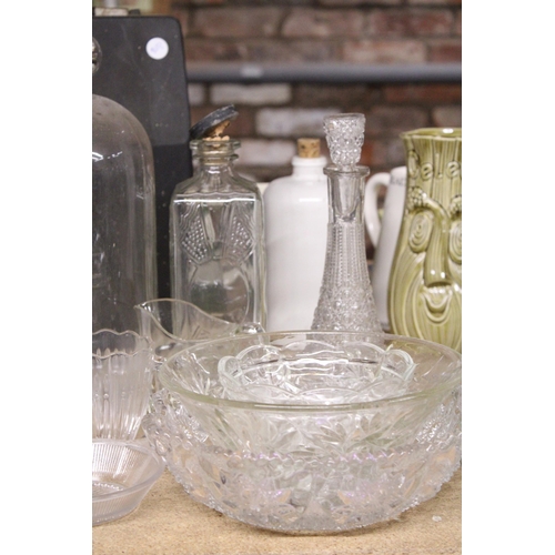 809 - A QUANTITY OF GLASSWARE TO INCLUDE A DEMI-JOHN, BOWLS, VASES, GLASSES, JUGS, ETC