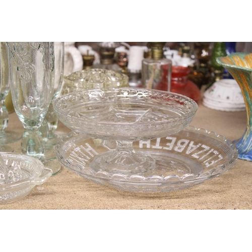 809 - A QUANTITY OF GLASSWARE TO INCLUDE A DEMI-JOHN, BOWLS, VASES, GLASSES, JUGS, ETC