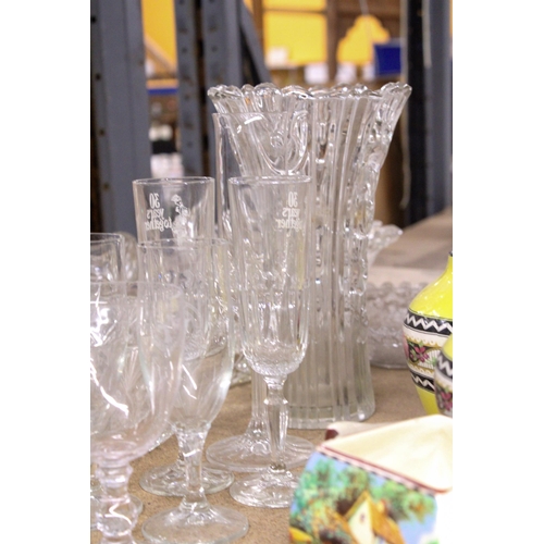 838 - A QUANTITY OF GLASSWARE TO INCLUDE VASES, LARGE BOWLS, GLASSES, ETC