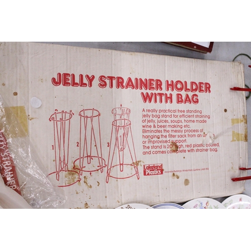 843 - A JELLY STRAINER HOLDER WITH BAG