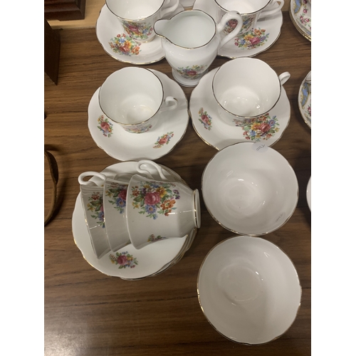 899 - A ROYAL STUART FLORAL TEASET TO INCLUDE, CAKE PLATES, SUGAR BOWLS, CREAM JUGS, CUPS, SAUCERS AND SID... 