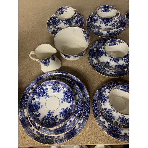 900 - A VINTAGE BLUE AND WHITE TEASET TO INCLUDE CAKE PLATES, SUGAR BOWL, CREAM JUG, CUPS, SAUCERS AND SID... 