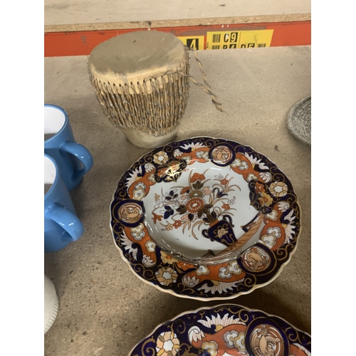 940 - TWO VINTAGE MASON'S BOWLS AND AN ASIAN PLAQUE