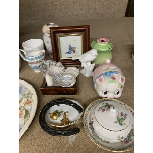 961 - A MIXED LOT OF CERAMICS TO INCLUDE FLORAL POSIES, ROYAL DOULTON TEACUPS, A LIBERTY PLATE, PRINTS, BO... 