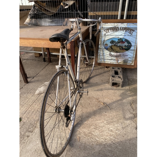 1949 - A RETRO PEUGEOT ROAD RACING BIKE WITH 10 SPEED GEAR SYSTEM