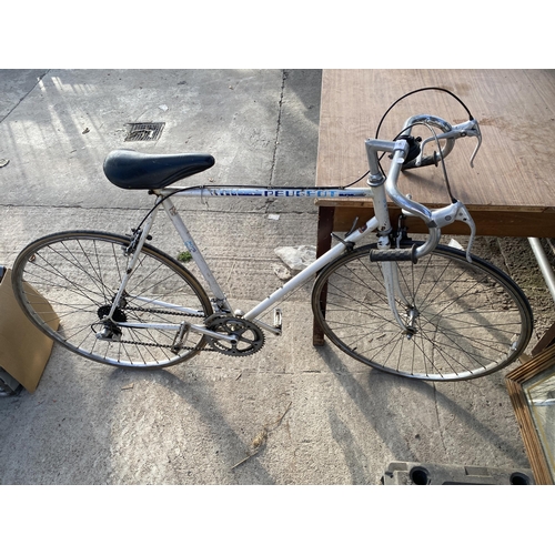 1949 - A RETRO PEUGEOT ROAD RACING BIKE WITH 10 SPEED GEAR SYSTEM