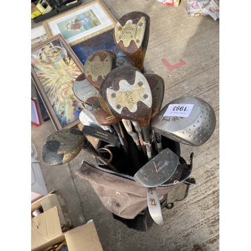 1993 - A CALLAWAY GOLF BAG WITH AN ASSORTMENT OF VINTAGE CLUBS