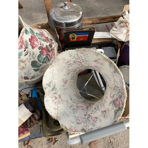 2284 - AN ASSORTMENT OF VARIOUS HOUSEHOLD CLEARANCE ITEMS