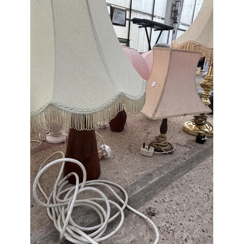 2391 - A LARGE ASSORTMENT OF TABLE LAMPS WITH SHADES