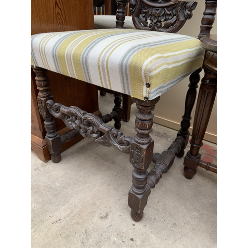 2552 - AN OAK JACOBEAN STYLE HIGH BACK DINING CHAIR