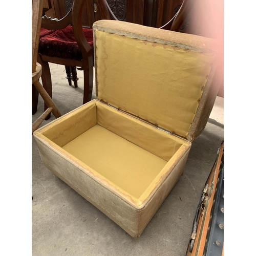 2636 - AN UPHOLSTERED STOOL WITH LIFT UP LID