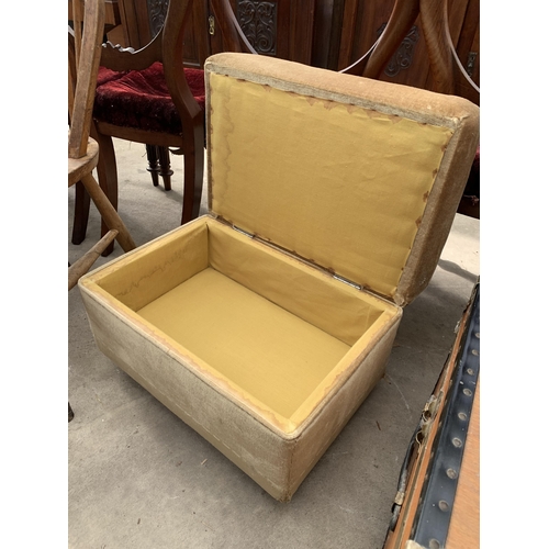 2636 - AN UPHOLSTERED STOOL WITH LIFT UP LID