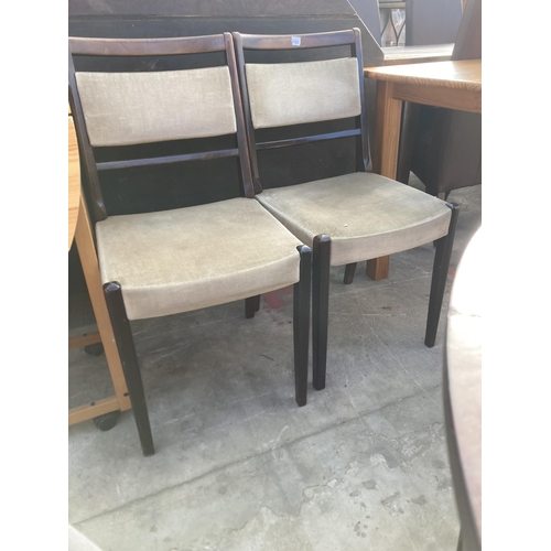 2780 - A PAIR OF RETRO DINING CHAIRS