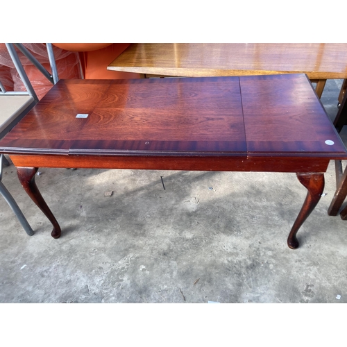 2803 - A COFFEE/GAMES TABLE ON CABRIOLE LEGS