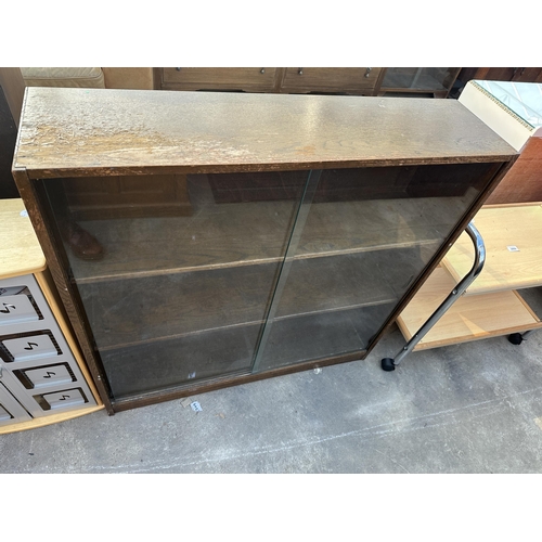 2810 - AN OAK PHOENIX HOUSE LTD BOOKCASE WITH TWO GLASS SLIDING DOORS AND A C.D. RACK