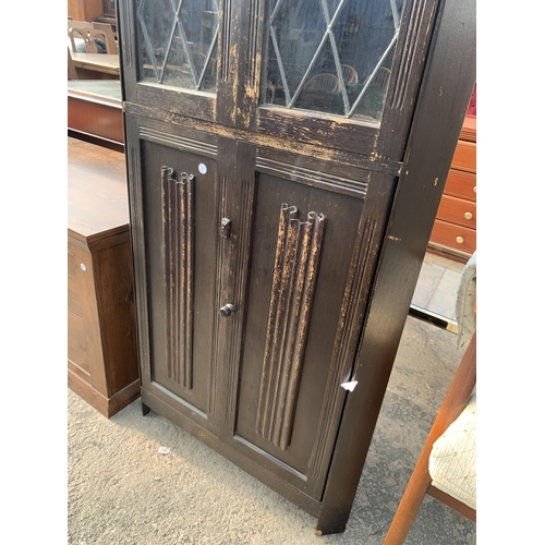 2822 - AN OAK CORNER CUPBOARD WITH GLAZED AND LEADED UPPER PORTION