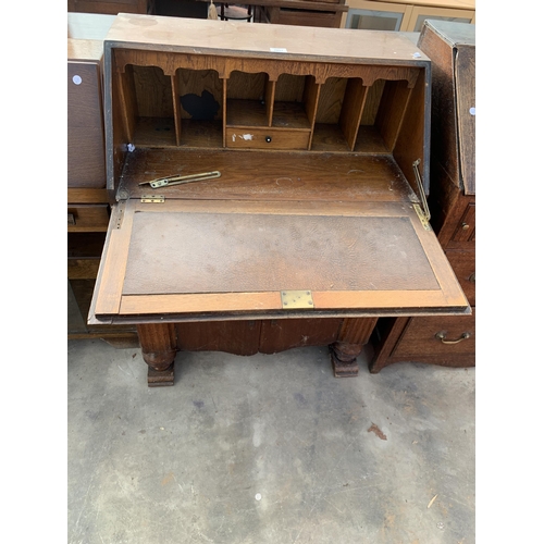 2891 - A MID 20TH CENTURY OAK BUREAU, 30