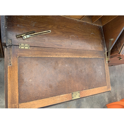 2891 - A MID 20TH CENTURY OAK BUREAU, 30