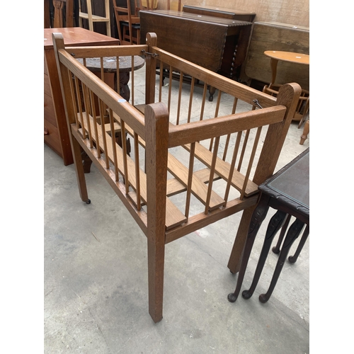 3049 - A MID 20TH CENTURY OAK FOLDING CRIB