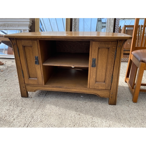 3070 - AN OAK SHERRY CORNER UNIT ENCLOSING TWO CUPBOARDS, 43