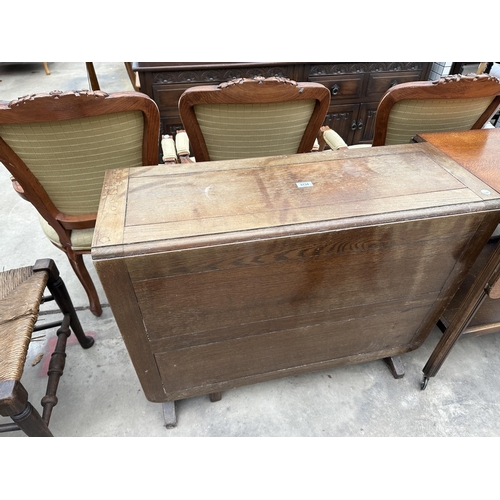 3134 - A MID 20TH CENTURY OAK DROP LEAF TABLE