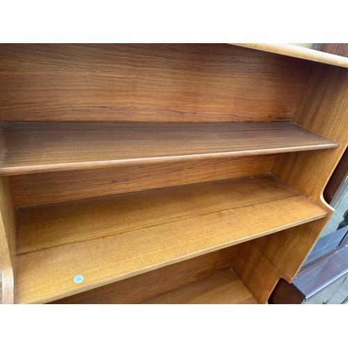 3231 - A RETRO TEAK OPEN LOUNGE UNIT WITH THREE DRAWERS AND CUPBOARD TO THE BASE 40