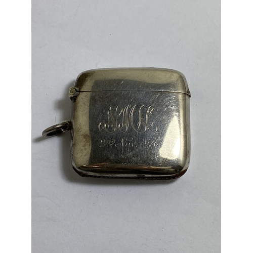 657 - A SILVER VESTA CASE - GROSS WEIGHT 33.99 G