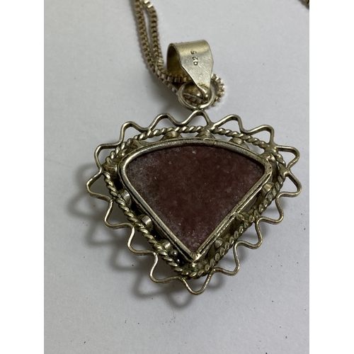 661 - A BOXED MARKED SILVER NECKLACE WITH AGATE PENDANT