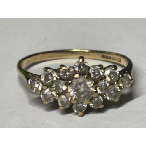 522 - A MARKED 9 CARAT GOLD RING WITH FIFTEEN CLEAR STONES SIZE O