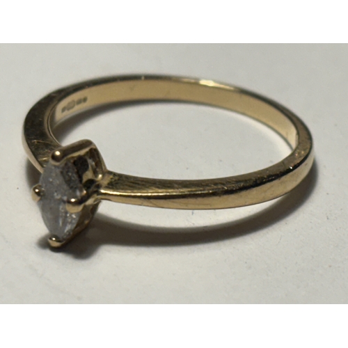 531 - A MARKED 18 CARAT GOLD RING WITH OVAL SHAPED DIAMOND SIZE M/N IN A PRESENTATION BOX