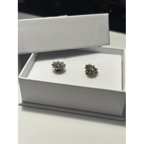 539 - A PAIR OF MARKED SILVER AND CUBIC ZIRCONIA EARRINGS IN A FLOWER DESIGN WITH A PRESENTATION BOX