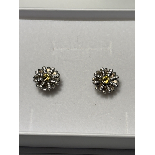 539 - A PAIR OF MARKED SILVER AND CUBIC ZIRCONIA EARRINGS IN A FLOWER DESIGN WITH A PRESENTATION BOX