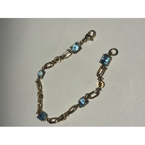 542 - A TESTED TO 9 CARAT GOLD AND POSSIBLY AQUAMARINE BRACELET IN A PRESENTATION BOX