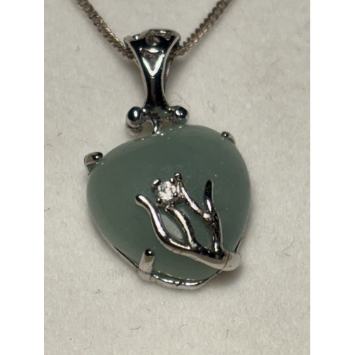 543 - A SILVER NECKALCE WITH A JADE HEART SHAPED PENDANT IN A PRESENTATION BOX