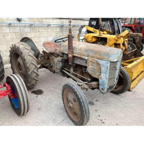 250C - A FERGUSON T20 PETROL TVO TRACTOR, WHEN NEW IT WAS PURCHASED FROM S AND W HOLLAND BROCKEN CROSS MACC... 