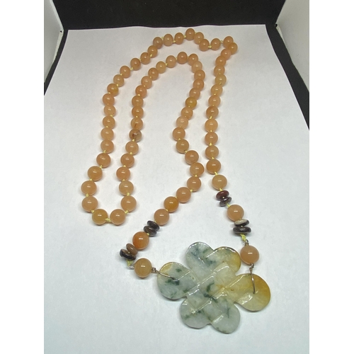 545 - A THREE COLOURED JADE NECKLACE