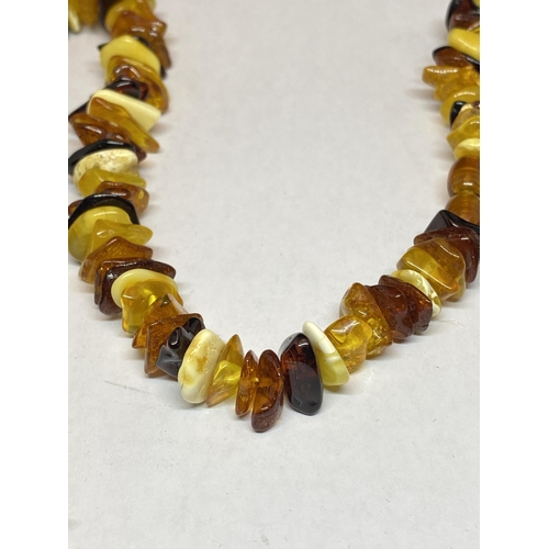 553 - AN ASSORTED COLOUR AMBER NECKLACE