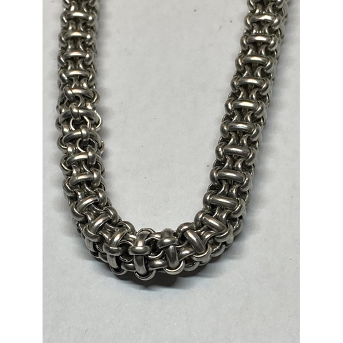 555 - A HEAVY SILVER NECK CHAIN DESIGNED BY FRIEDRICH BINDER MONSHEIM