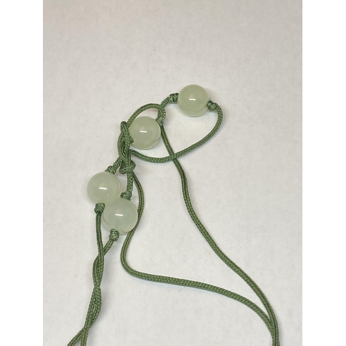 559 - A JADE PENDANT NECKLACE