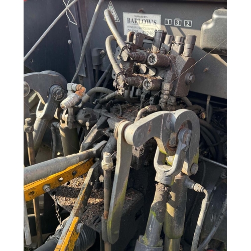 195 - A McCORMICK T3 AGROLUBE 4 WHEEL DRIVE 95hp. TRACTOR AND McCORMICK LIFT MASTER FORE END LOADER ML63 5... 