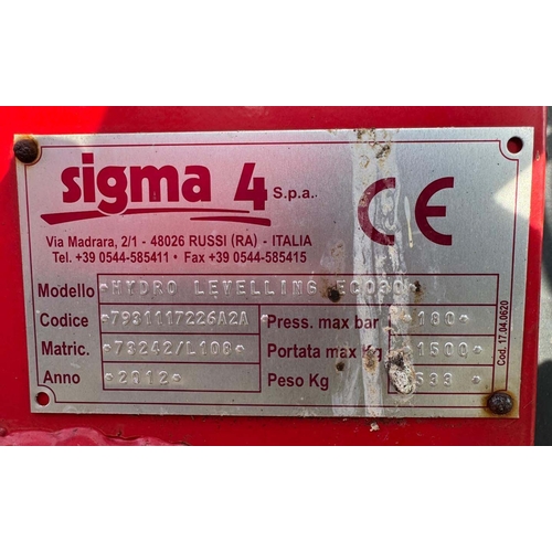 195 - A McCORMICK T3 AGROLUBE 4 WHEEL DRIVE 95hp. TRACTOR AND McCORMICK LIFT MASTER FORE END LOADER ML63 5... 