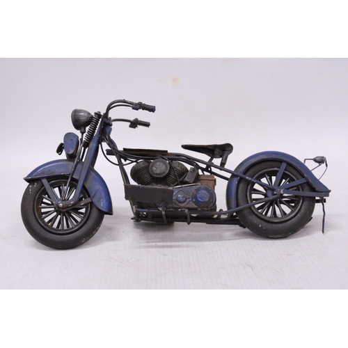 298 - A VINTAGE STYLE BLUE METAL MOTORBIKE