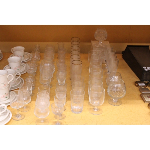 875 - A COLLECTION OF GLASSWARE DRINKING GLASSES