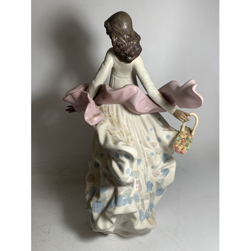 希少　美品　Spring splendor LLADRO Spring Splendor Woman Figurine | Lladró® USA