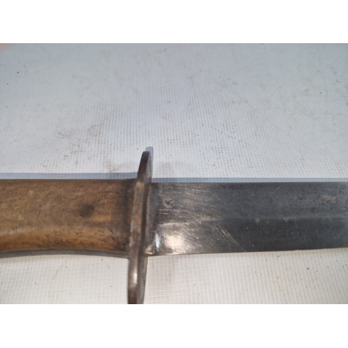 511 - AN IMPERIAL GERMAN WORLD WAR I TRENCH OR BOOT KNIFE AND SCABBARD, 14 CM BLADE, LENGTH 28.5 CM