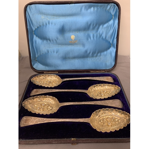 2 - A SET OF FOUR GEORGIAN HALLMARKED LONDON SILVER BERRY SPOONS (MAKERS MARK R F) IN A PRESENTATION BOX... 
