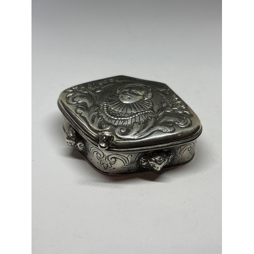 1A - A BELIEVED 19TH CENTURY DUTCH SILVER SNUFF BOX WITH REPOUSSE BUST OF QUEEN ELIZABETH I GROSS WEIGHT ... 