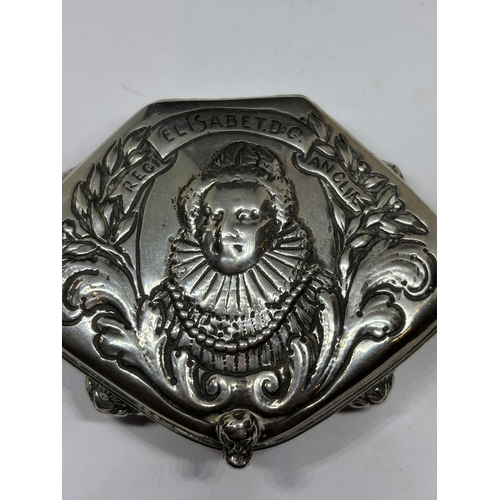 1A - A BELIEVED 19TH CENTURY DUTCH SILVER SNUFF BOX WITH REPOUSSE BUST OF QUEEN ELIZABETH I GROSS WEIGHT ... 