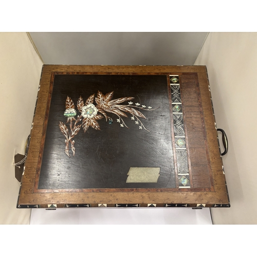 1 - A VINTAGE INLAID WRITING SLOPE WITH BOODLES MUSICAL MOVEMENT TO THE INNER