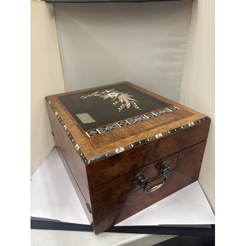 1 - A VINTAGE INLAID WRITING SLOPE WITH BOODLES MUSICAL MOVEMENT TO THE INNER